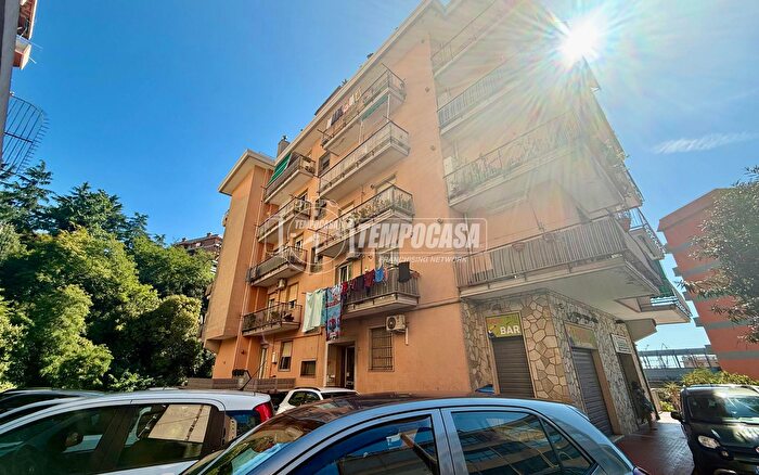 Appartamento con 5 locali in vendita in Via SantAlberto, Genova