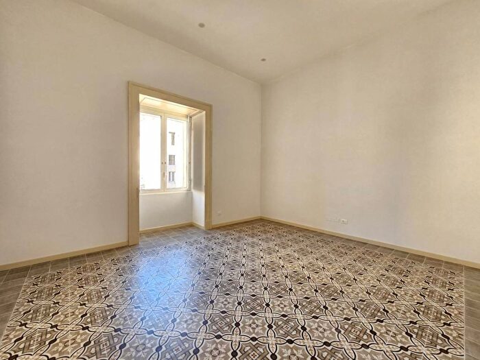 Appartamento trilocale in affitto in Via Anfiteatro, Borgo, Taranto