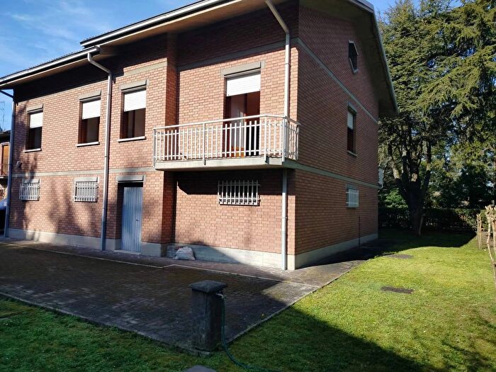Casa con 10 locali in vendita in Reggio Emilia