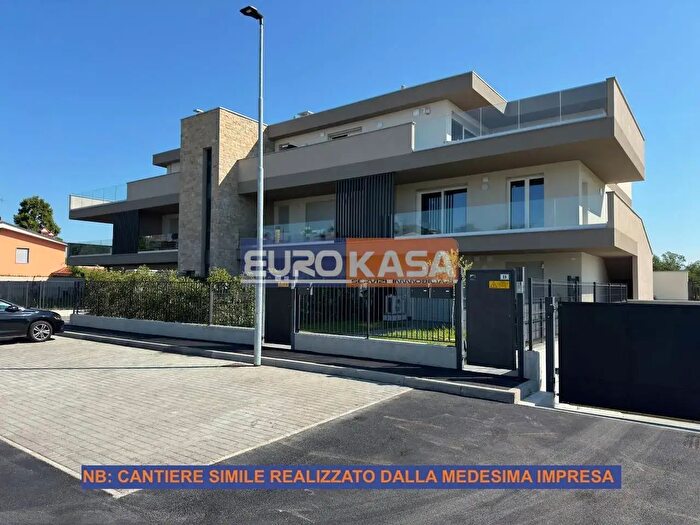 Appartamento quadrilocale in vendita in Via Konrad, Osio Sopra