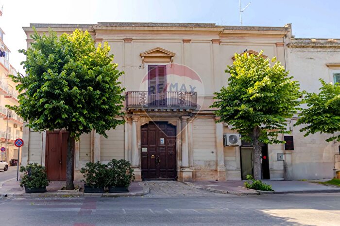 Appartamento con 5 locali in vendita in Viale Giovanni XXIII, Bitonto