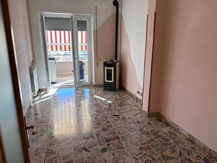 Appartamento trilocale in affitto in Via Eugenio Azimonti, Centro, Capranica