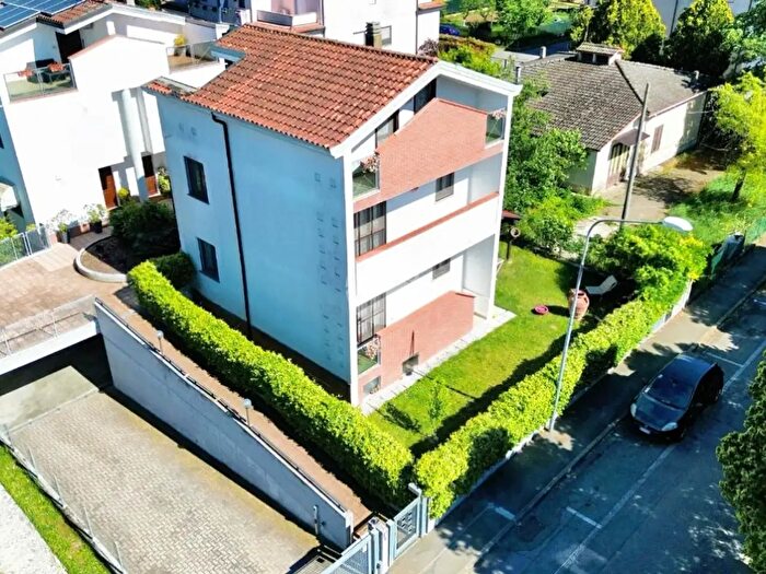 Casa quadrilocale in vendita in Via Palazzo del Vescovo, Sorbolo Mezzani
