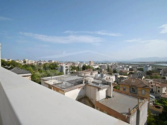Appartamento quadrilocale in affitto in Via Vittorio Veneto, Cagliari