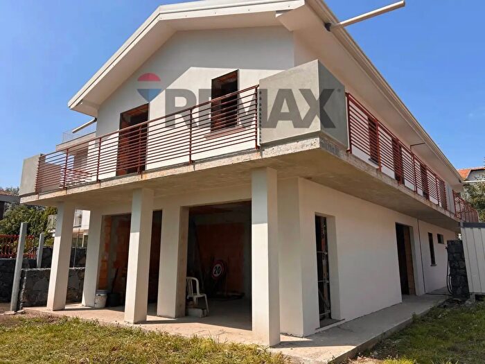 Casa con 5 locali in vendita in Via Giuseppe Garibaldi, Viagrande