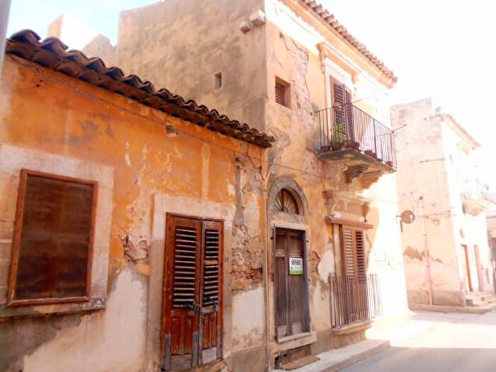 Casa trilocale in vendita in Via Vincenzo Bellini, Santa Croce Camerina