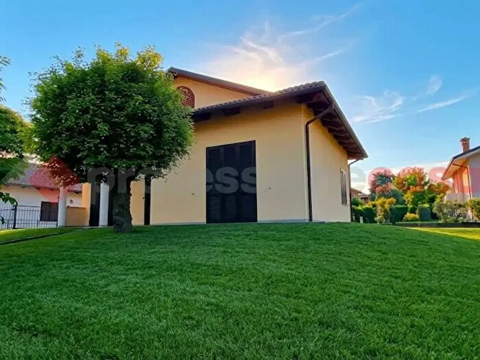 Casa con 7 locali in vendita in Via Mirco Castellaro, Frossasco