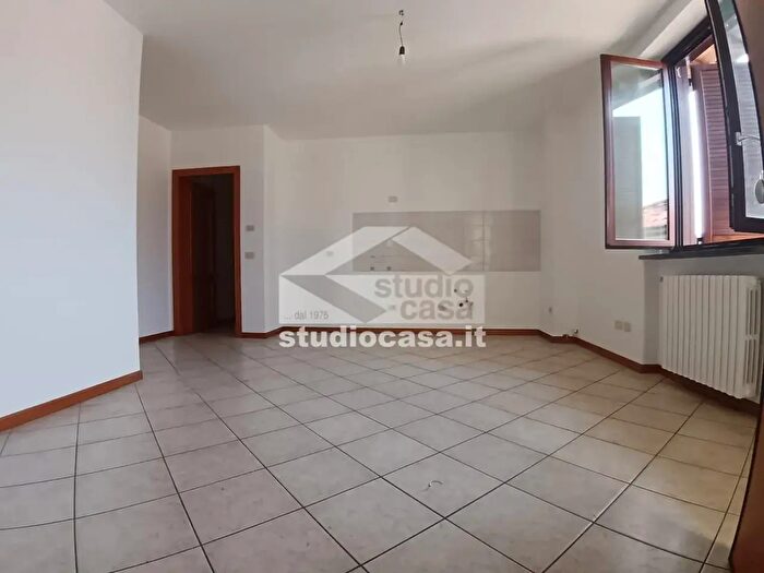 Appartamento trilocale in vendita in Via Deledda, Pandino
