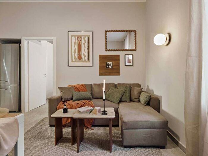 Appartamento trilocale in affitto in Via Luigi Porro Lambertenghi, Isola, Milano