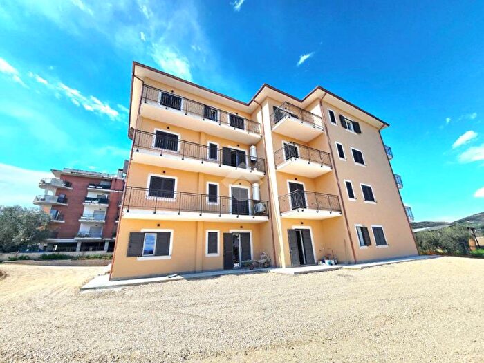 Appartamento trilocale in affitto in VIA TIBERINA, Fiano Romano