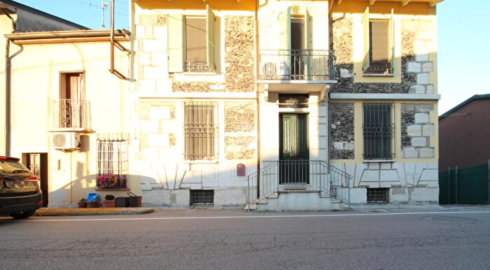 Casa quadrilocale in vendita in Strada Zara Zanetta, Suzzara