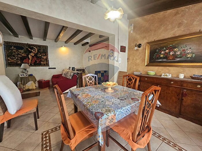 Casa quadrilocale in vendita in Via Caputo, Bagheria