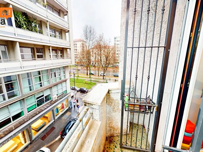 Appartamento trilocale in vendita in Corso Sempione, Milano