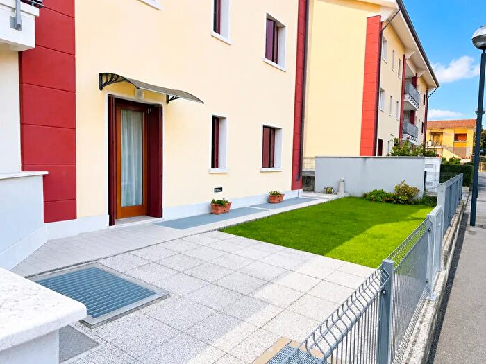Appartamento trilocale in vendita in Via Guido Bergamo, Montebelluna