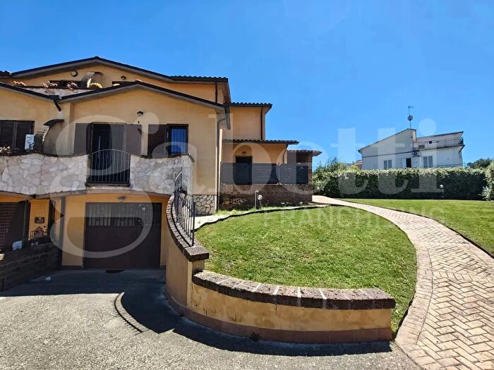 Casa quadrilocale in vendita in Via Giotto Filesi, Vasanello