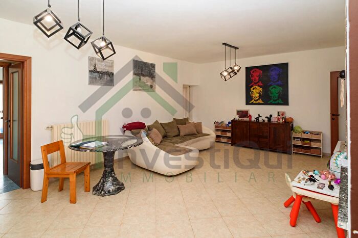 Casa con 8 locali in vendita in Via Rocca, Vauda Canavese