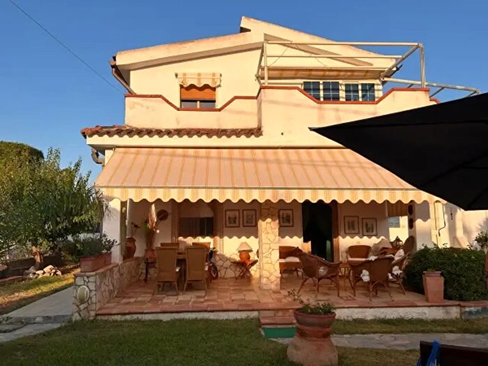 Casa con 6 locali in vendita in Siracusa