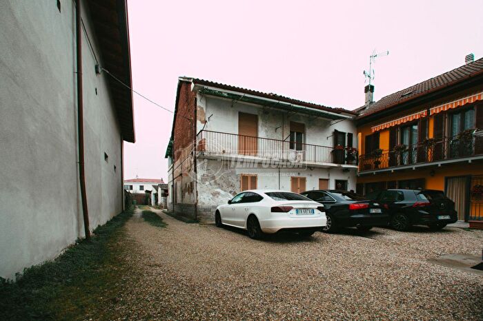 Casa con 7 locali in vendita in Via Cesare Battisti, Mede