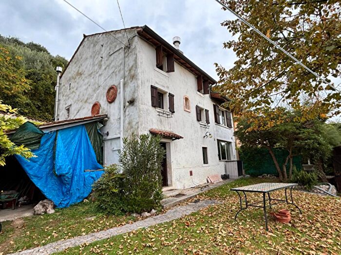 Casa con 5 locali in vendita in Via Saline, Tregnago