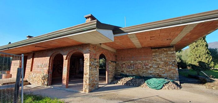 Casa quadrilocale in vendita in Ia di Piaggiori, Capannori