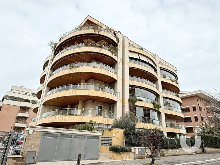 Appartamento monolocale in vendita in Via Andrea Lavezzolo, Roma