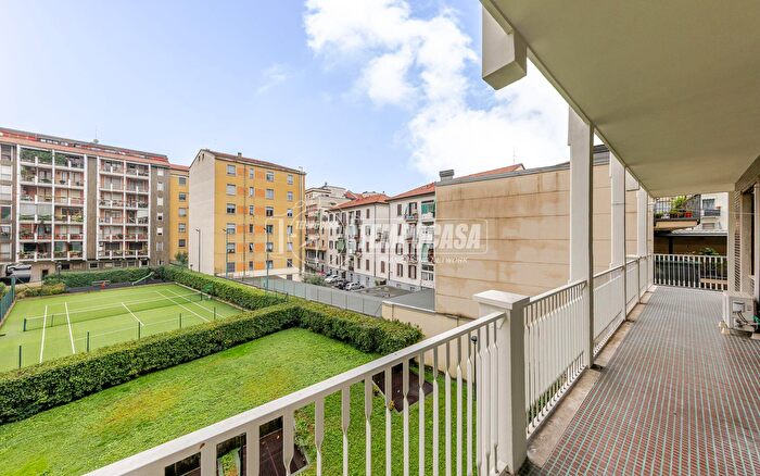 Appartamento quadrilocale in vendita in Viale Corsica, Milano