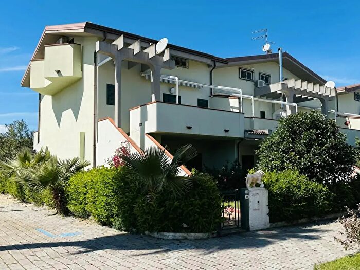 Appartamento quadrilocale in vendita in Via Pantelleria, Villapiana