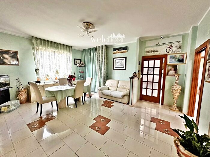 Appartamento con 5 locali in vendita in Campi Bisenzio