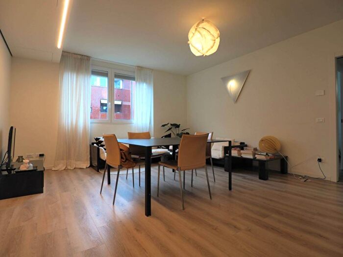 Appartamento trilocale in affitto in Via Montecatini, Solari, Milano