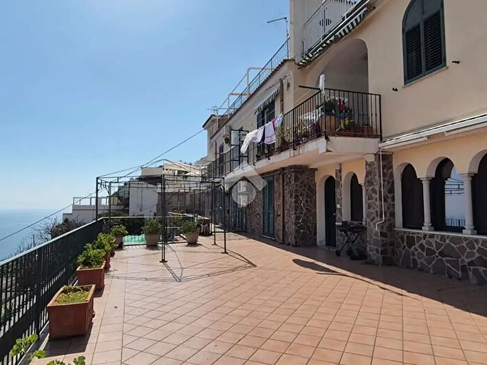 Appartamento trilocale in vendita in Via San Pietro alla Costa, Ravello