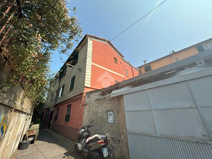 Appartamento trilocale in vendita in Via Muzio, Genova
