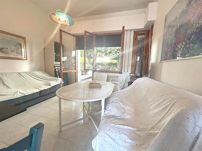 Appartamento trilocale in vendita in Viareggio