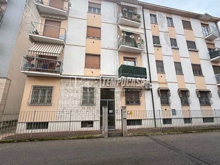 Appartamento trilocale in vendita in Via Mentana, Vigevano