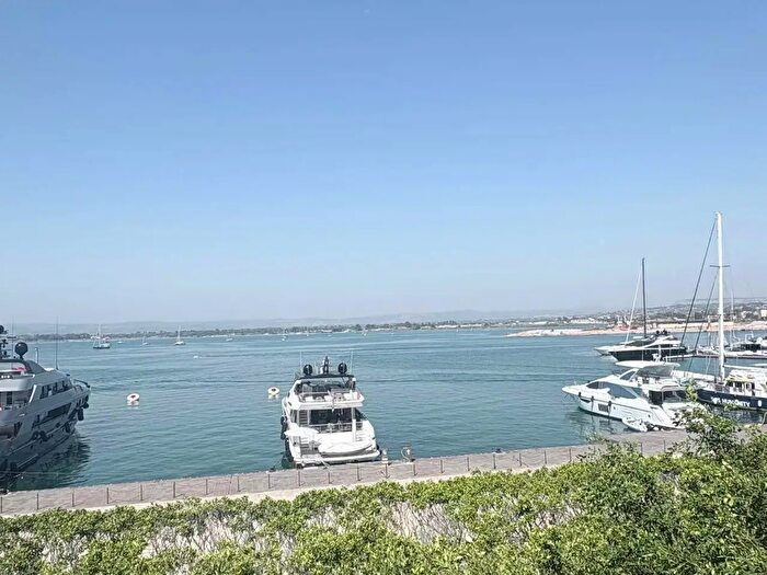 Appartamento con 5 locali in vendita in Via del Collegio, Siracusa