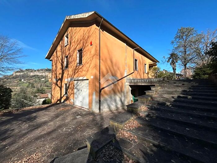 Casa con 8 locali in vendita in Località San Martino, Orvieto