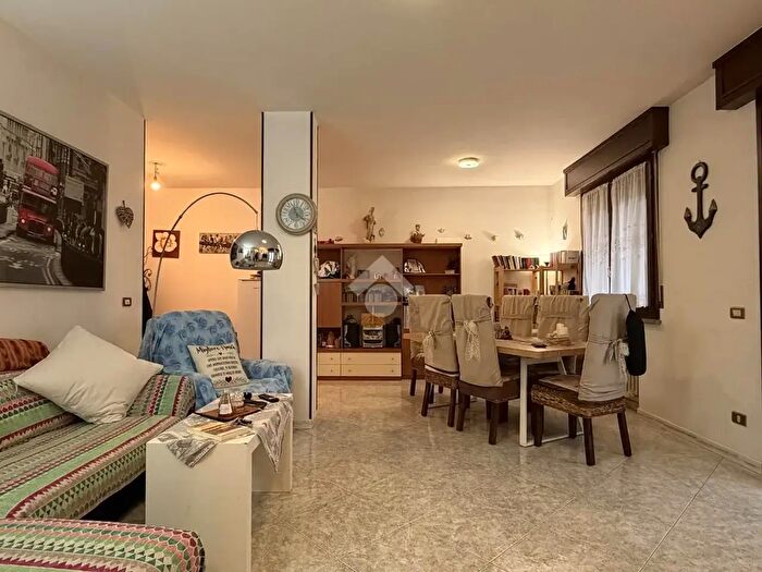 Appartamento trilocale in vendita in Via FLli Cervi, Reggio Emilia