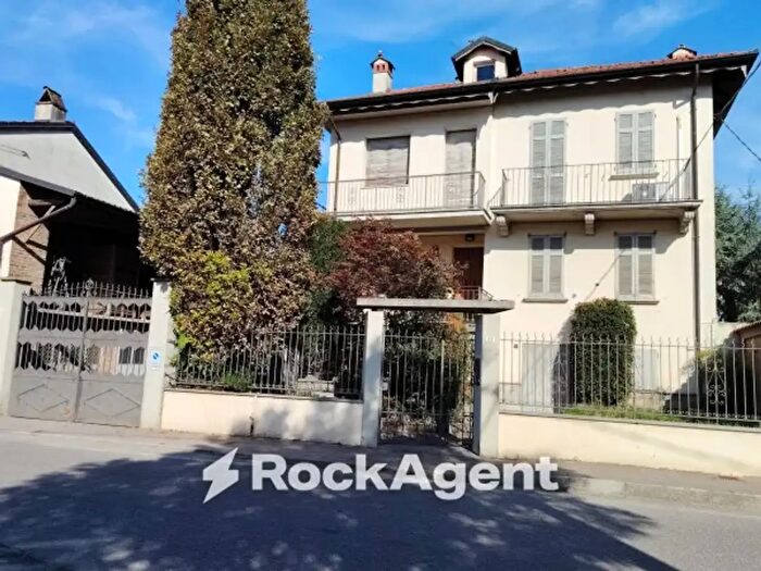 Casa con 6 locali in vendita in Via Montebello, Barbianello