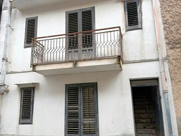 Casa trilocale in vendita in Palazzo Adriano