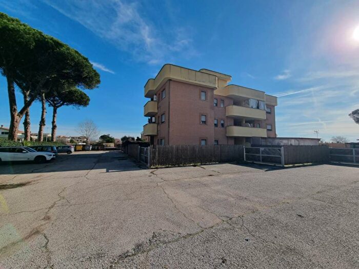 Appartamento trilocale in affitto in Via Lago Maggiore, Cioccati Zucchetti, Nettuno