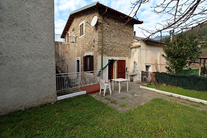 Casa quadrilocale in vendita in Via IV Novembre, Castelbianco