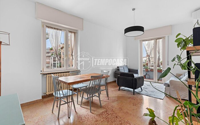 Appartamento trilocale in affitto in Via Spartaco, Milano