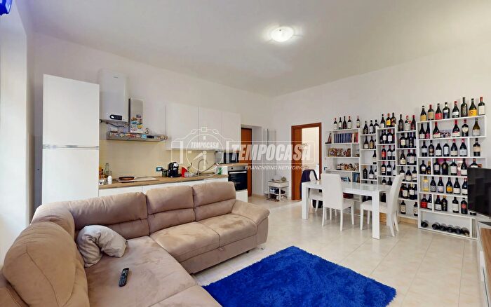 Appartamento bilocale in vendita in Via Montello, Lentate Sul Seveso