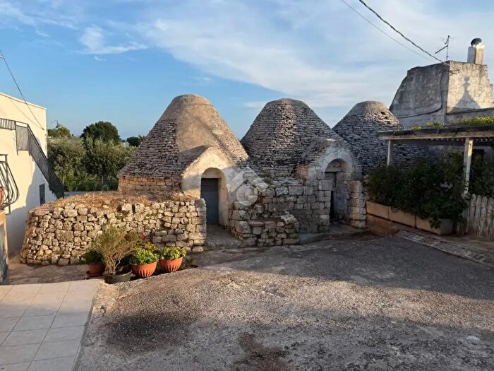 Casa bilocale in vendita in Via Due Giugno, Cisternino