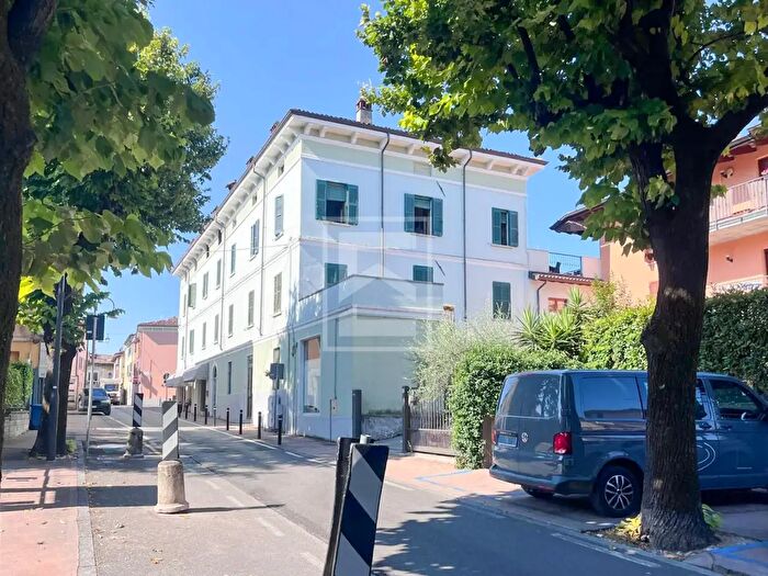 Casa con 13 locali in vendita in Piazza Garibaldi, Desenzano Del Garda