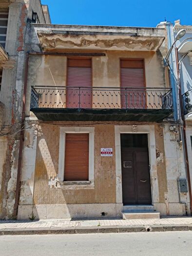 Casa con 12 locali in vendita in Mazzarella Agati, Floridia