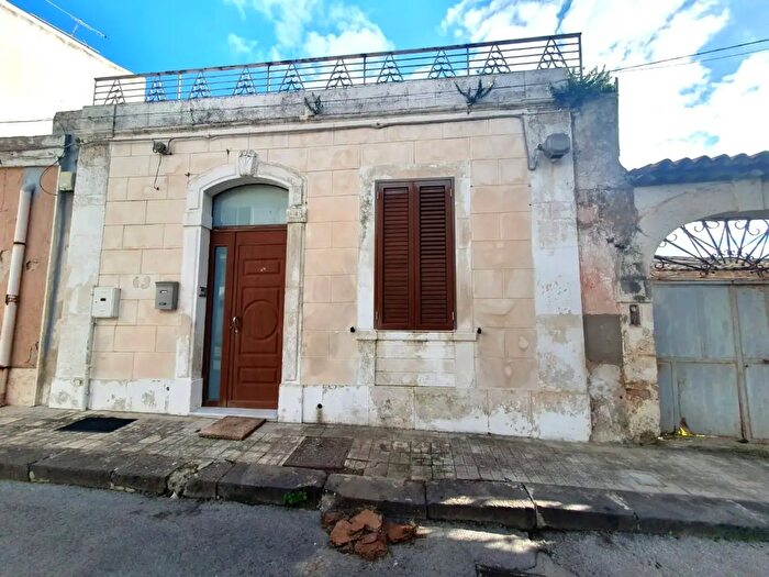 Casa trilocale in vendita in Via Archimede, Floridia