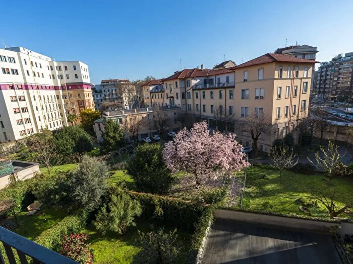 Appartamento con 5 locali in vendita in Via Foppa, Milano