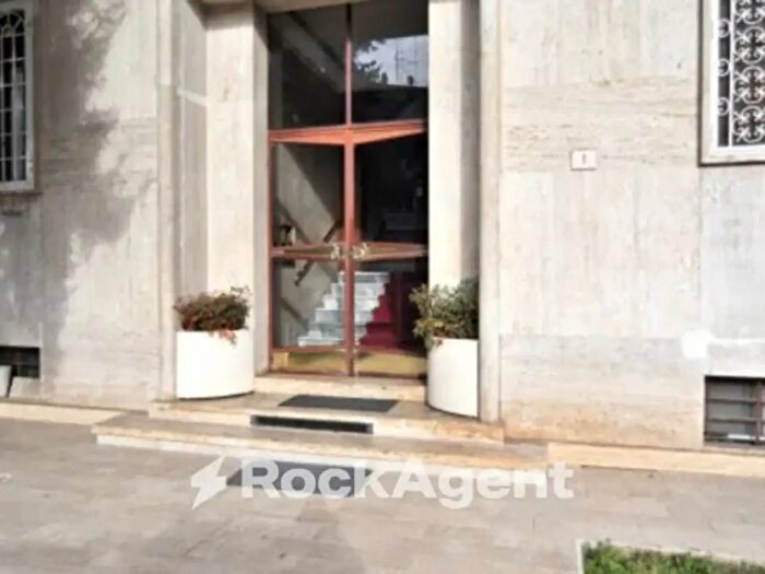 Appartamento trilocale in vendita in Viale delle Medaglie dOro, Roma