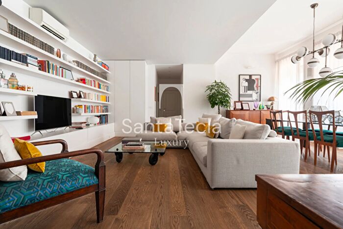 Appartamento trilocale in vendita in Piazzale Cantore, Milano