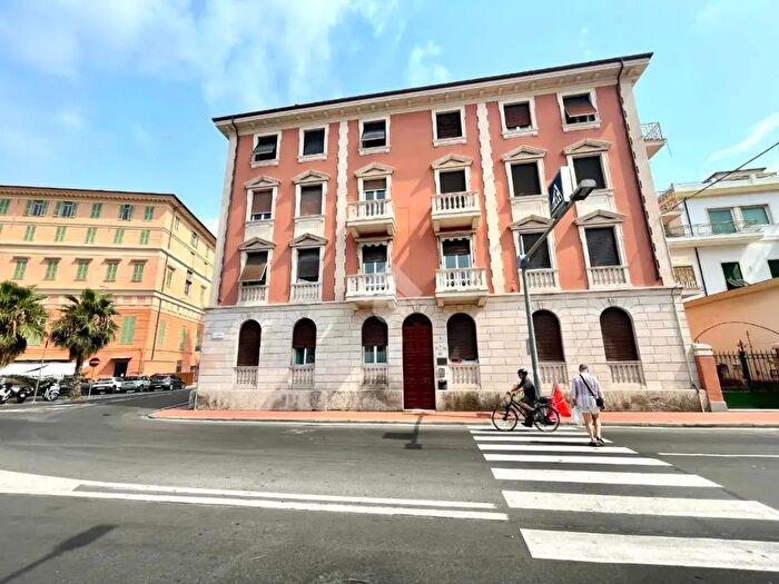 Appartamento bilocale in vendita in Via Giacinto Menotti Serrati, Imperia
